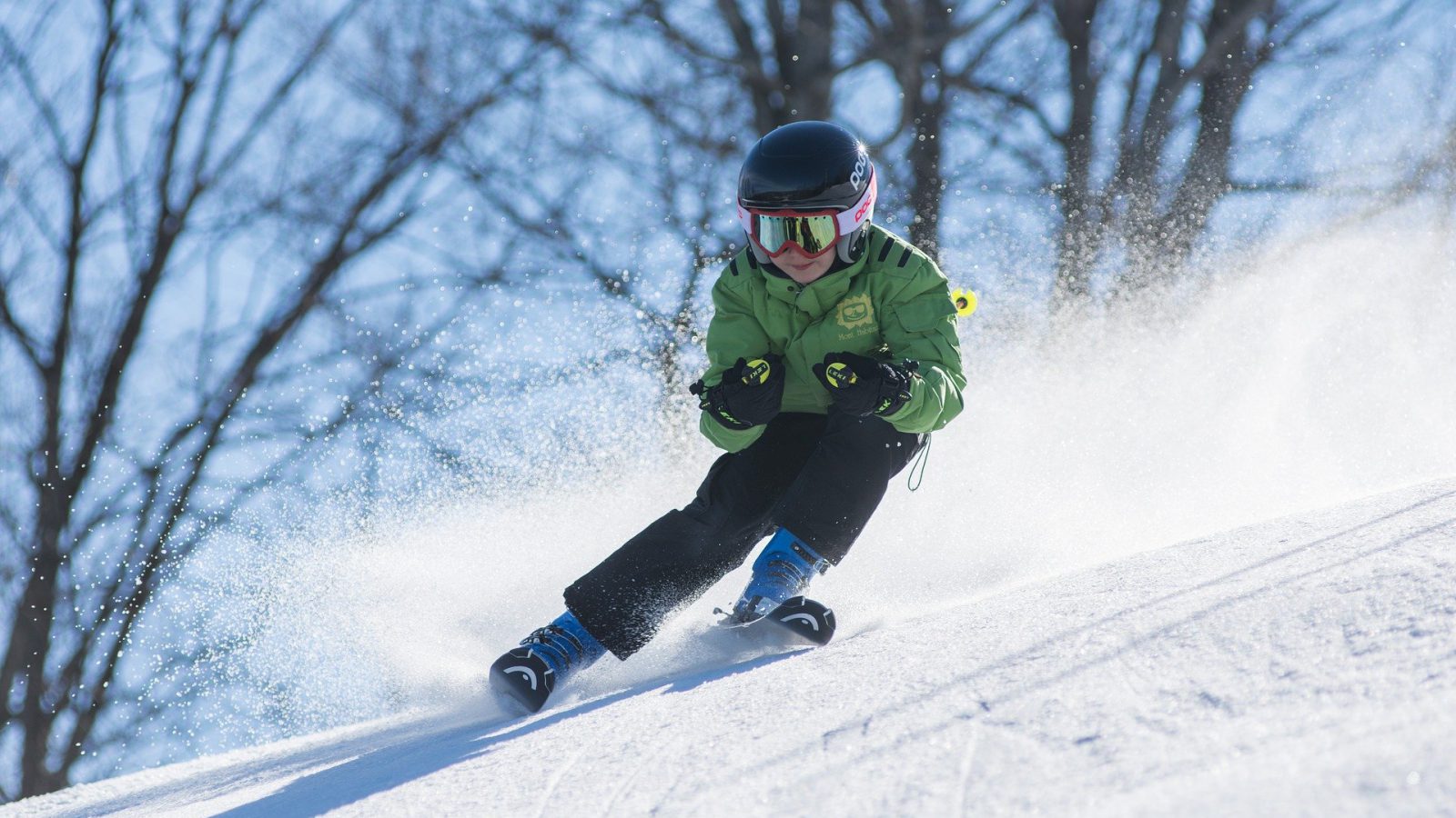 un enfant faisant une descente de ski - gérardmer